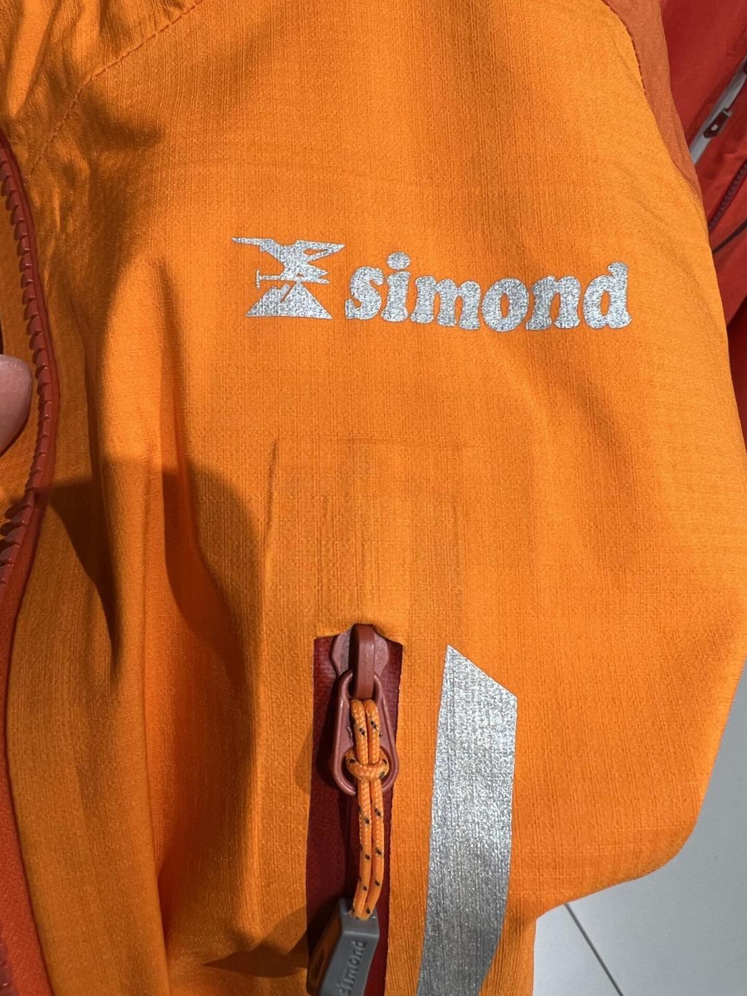 SIMOND新款硬壳本周上架1199元，老款跌到400元档：这700块差价，买升级还是买库存？