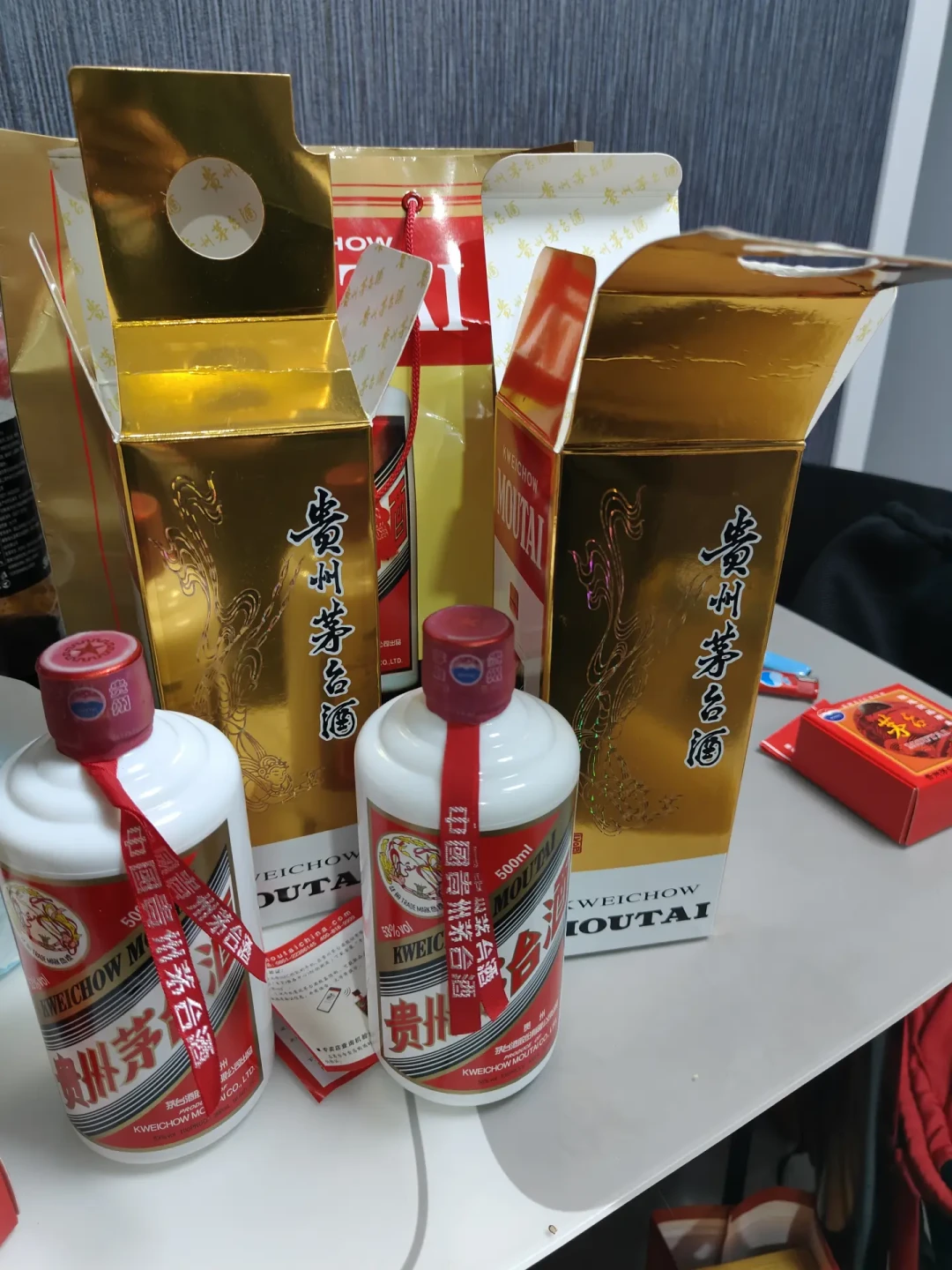 飞天茅台一瓶出现四个价：茅台把1639元钉成底之后，白酒收藏者先看清这份价目表