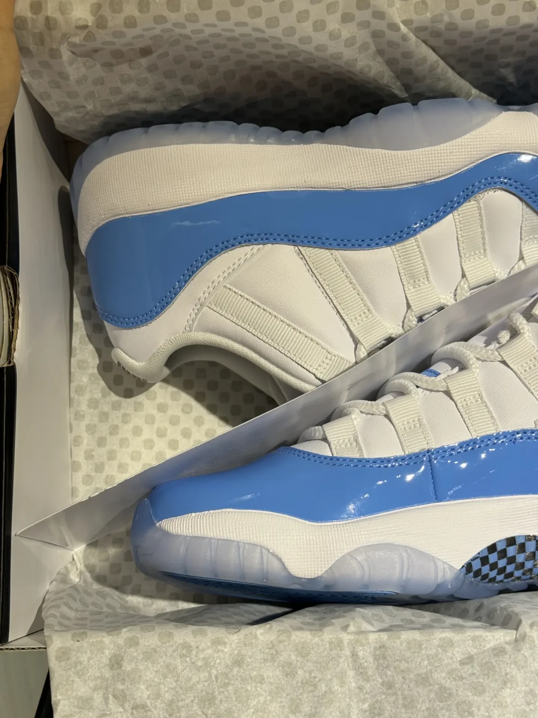 从三四千到进奥莱：AJ11北卡蓝复刻破发，补这张“青春欠票”前先看4个坑