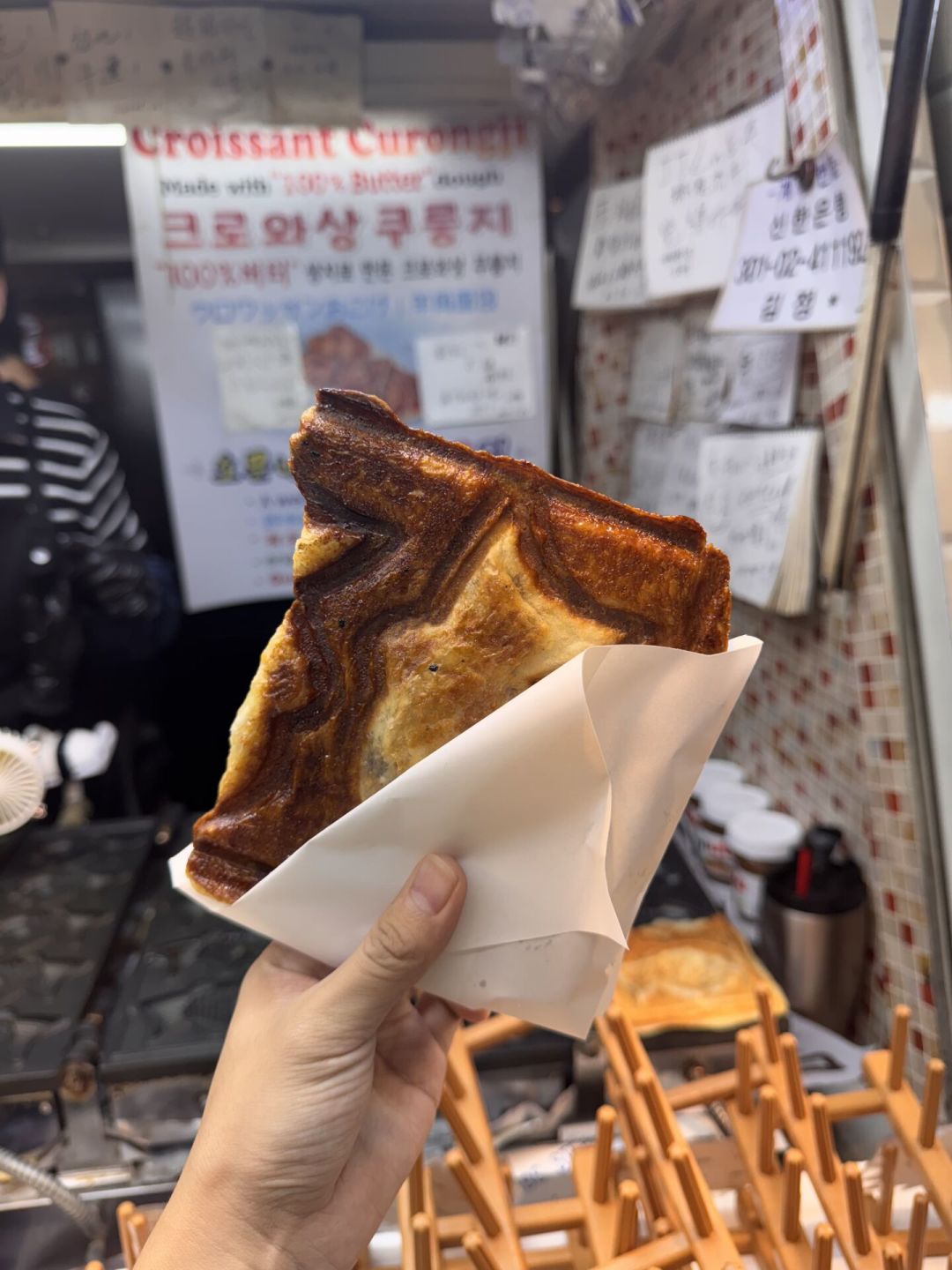 25块一个的鲷鱼烧,避雷帖942条评论,摊主还亲自来私信:去明洞打卡前,先把这笔账算明白