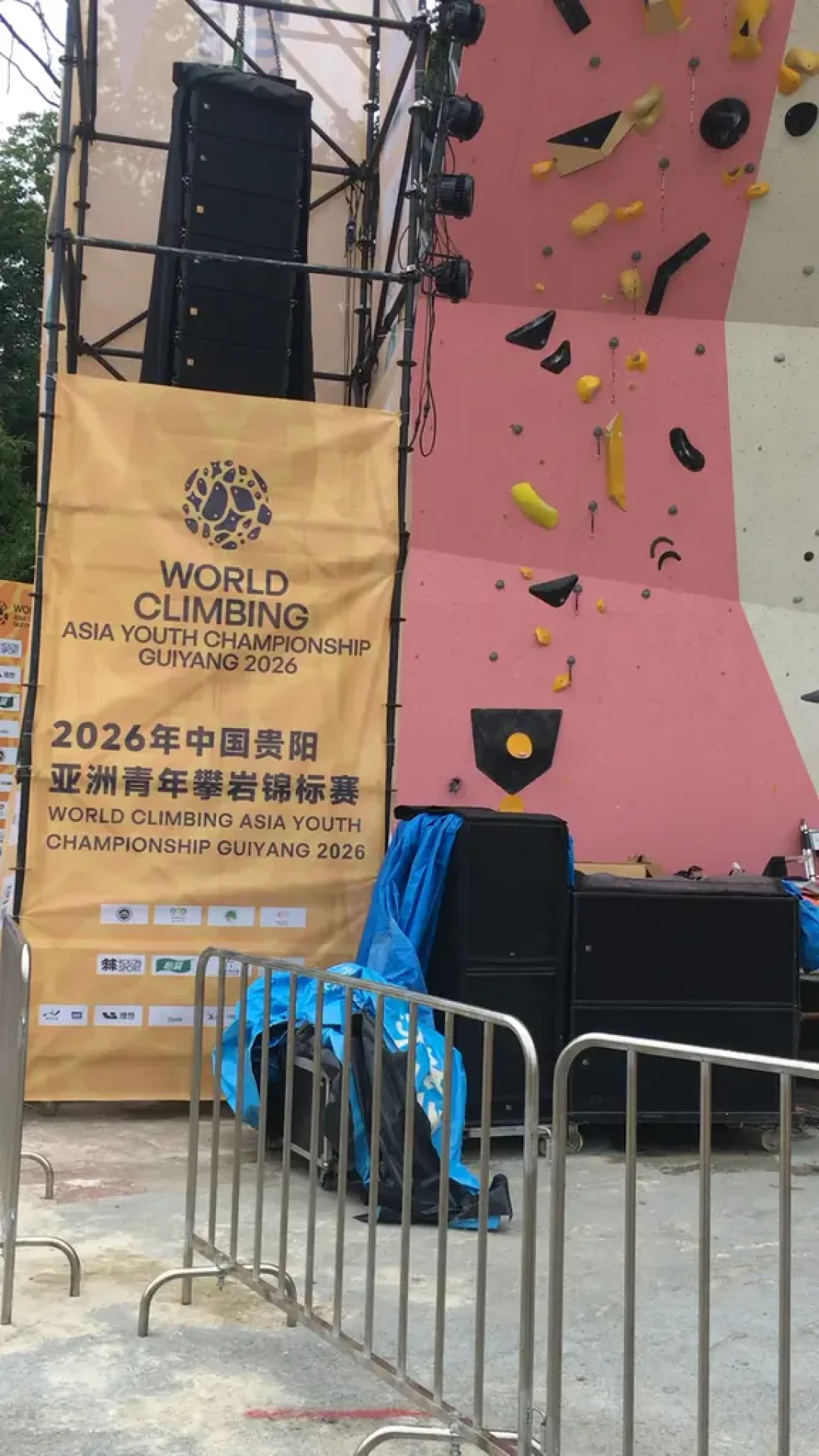 攀岩成了贵族运动?半年卡6000、亲子课近千元一次,家长们不答应了