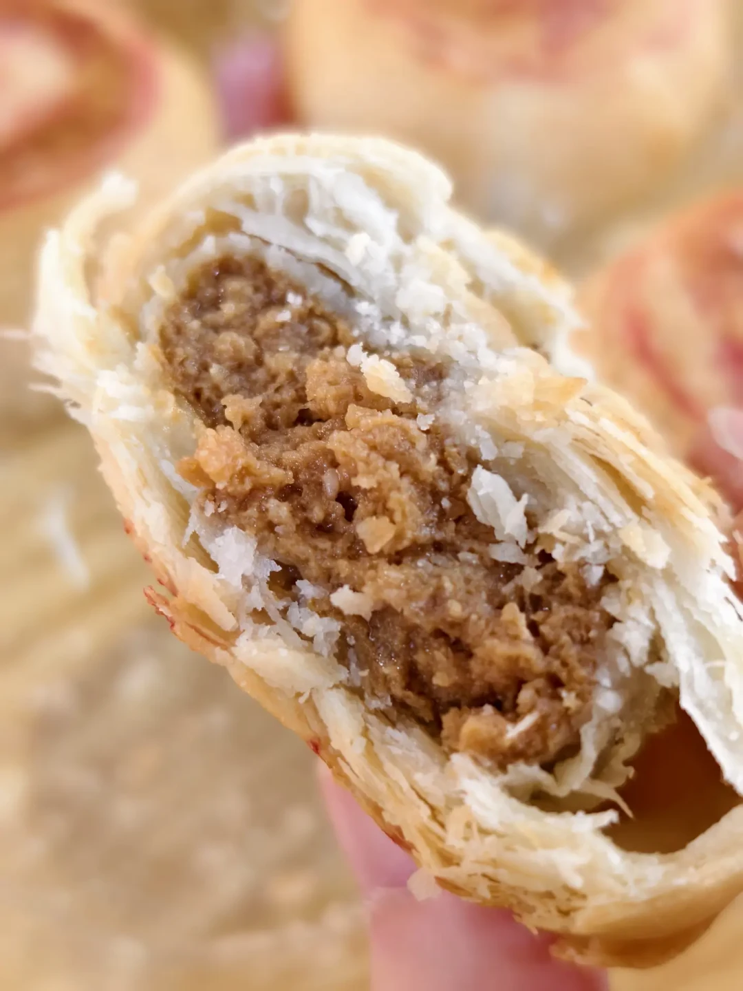 鲜肉月饼正处在不用排队的窗口期:光明邨排队15分钟、詹记2.5元一个、盒马口碑两极——今年第一口先对完这三条路再吃