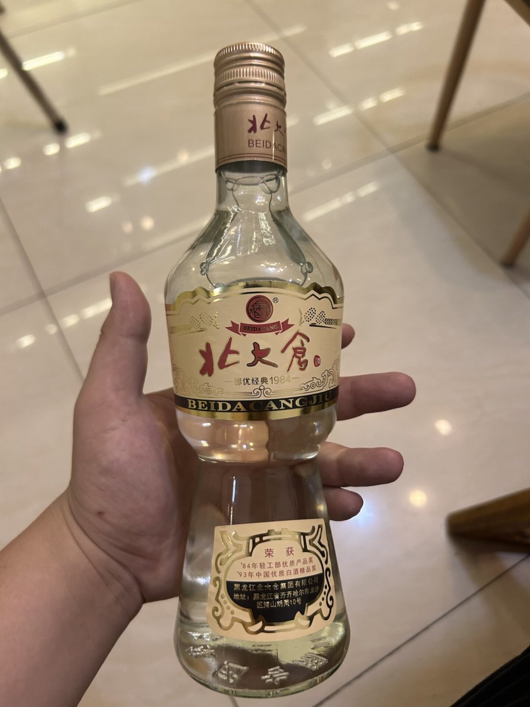 高端酱酒4年跌掉48%,40块的北大仓部优却纹丝不动:这场白酒