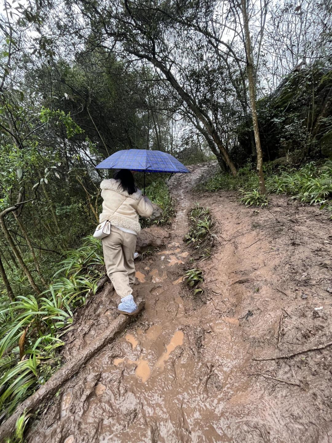 越野跑鞋还是徒步鞋?两派的帖子都翻完了,新手第一双进山鞋这么选
