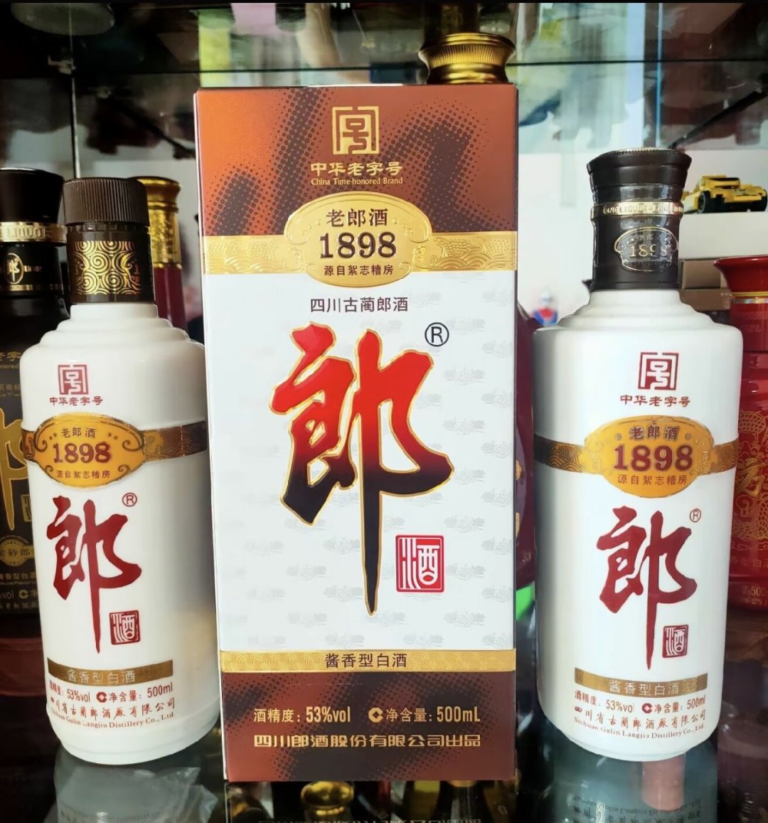 停产10年的老郎酒复活还送金卡:中秋囤货前,先算清复刻版、老瓶和开盖酒三笔账