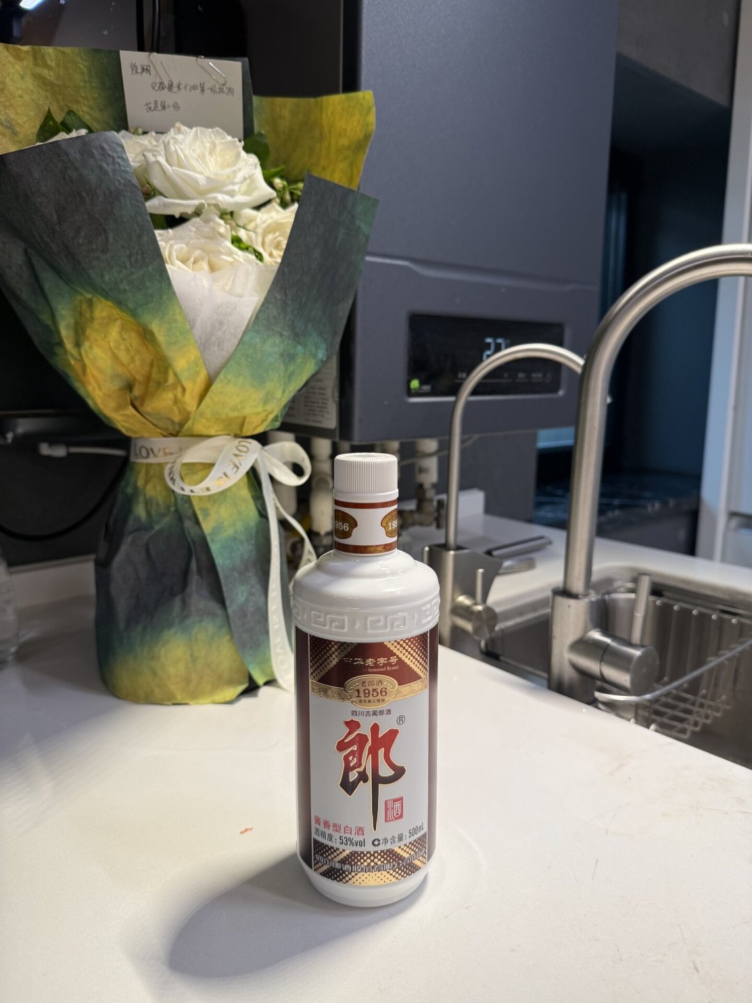 停产10年的老郎酒复活还送金卡:中秋囤货前,先算清复刻版、老瓶和开盖酒三笔账