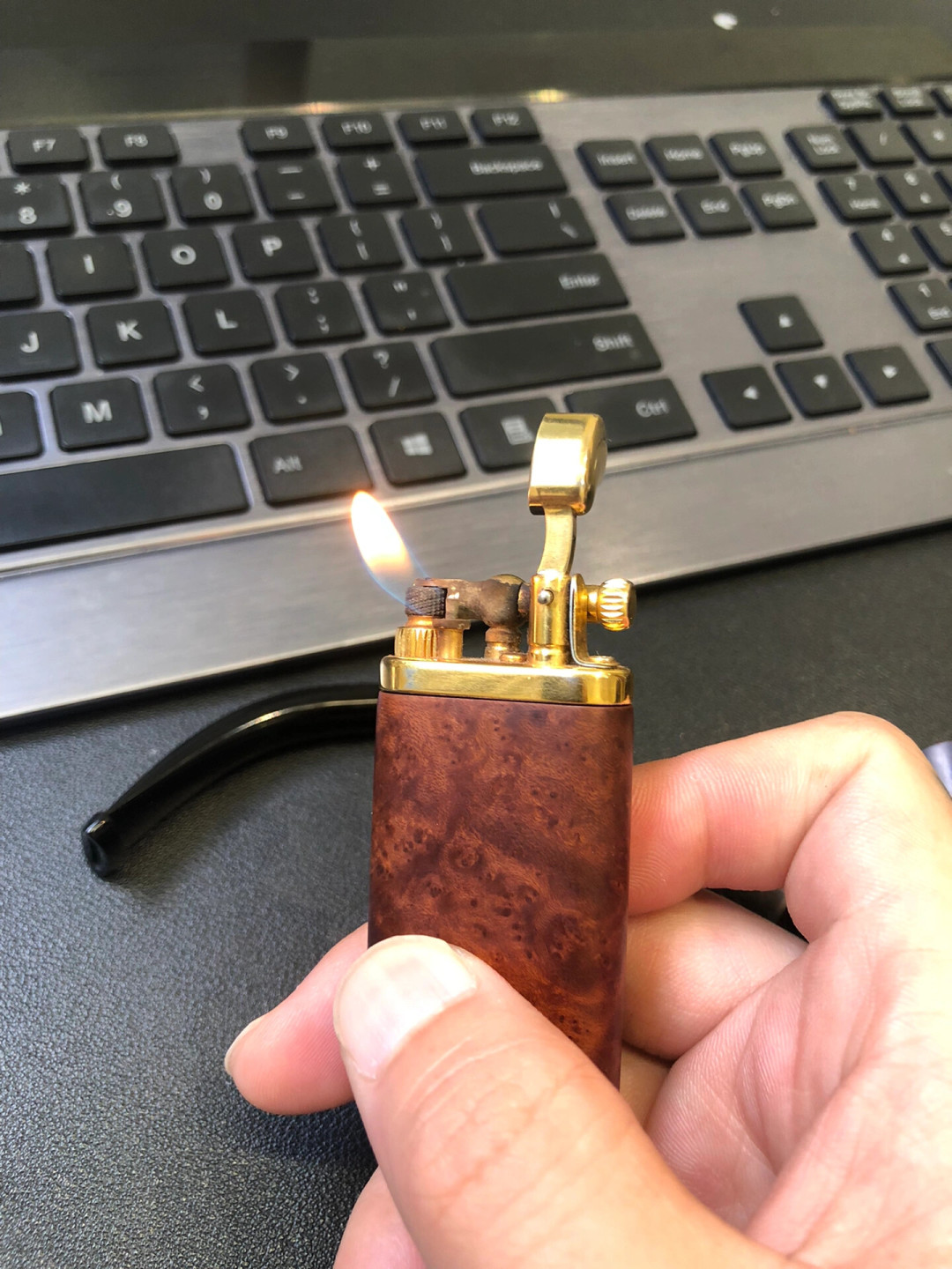 烟斗打火机从1块到几千块:翻完全网测评和评论区,选购其实就分三档