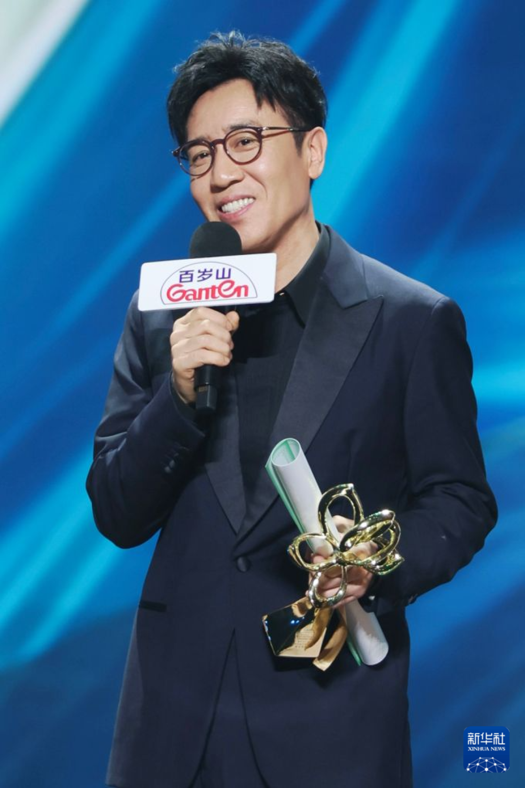 半年拿下电影电视两个顶级表演奖,又靠“特别出演”刷屏:于和伟的2026奖项时间线,给你一次性捋清楚