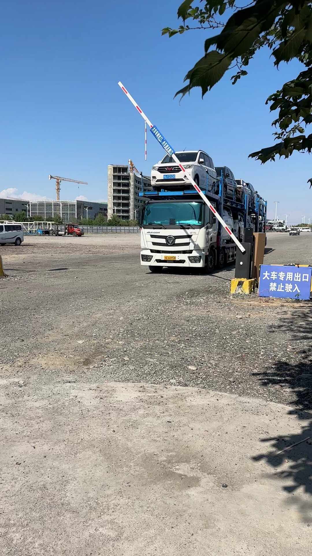 跑完独库,车坐火车回家:新疆托运订单涨了2.7倍,翻了9条线路报价,避坑清单顺便给你写好了