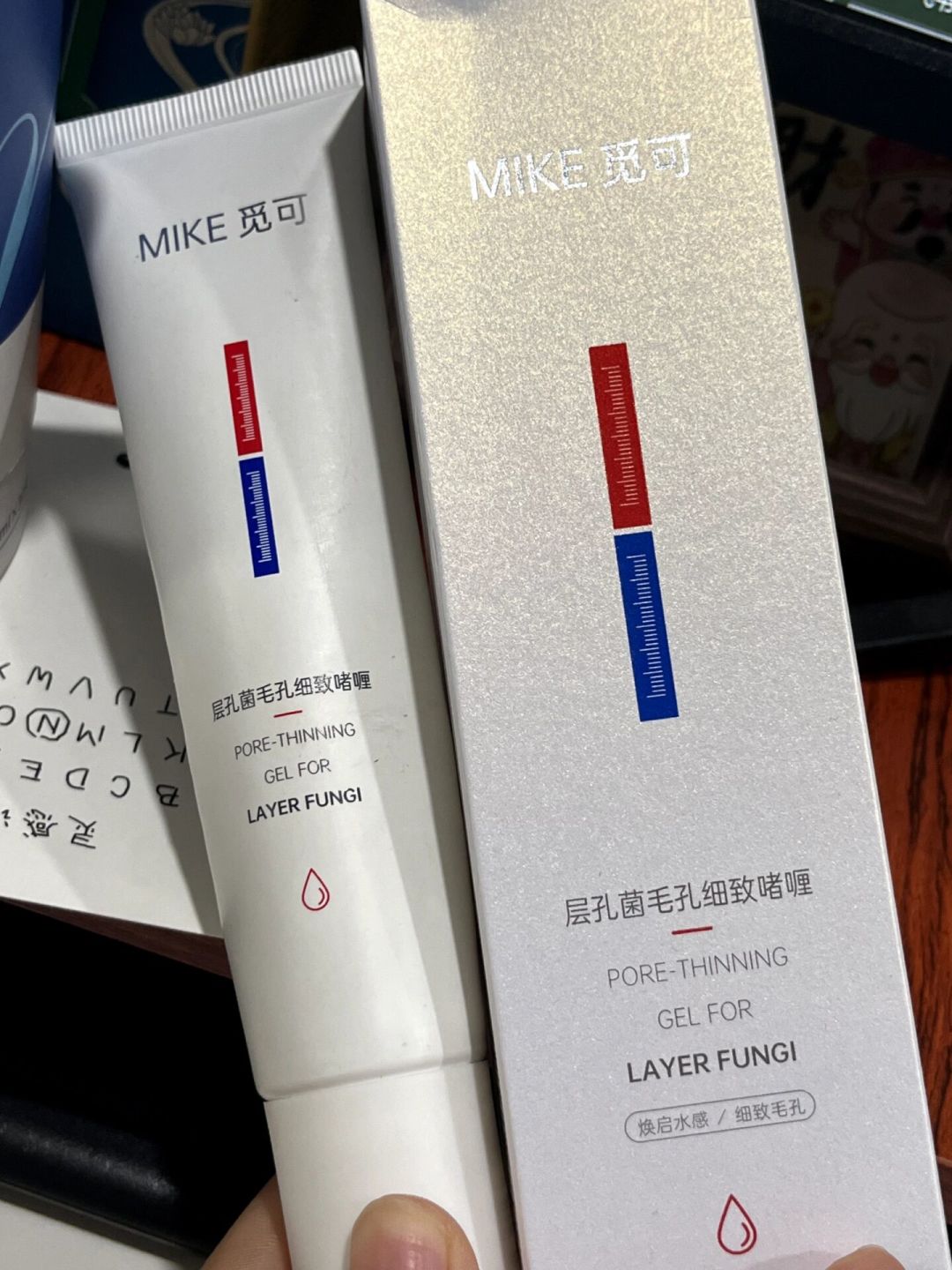 全网爆火的“收缩毛孔”方法,我把三个平台对了一遍:水军话术三处一模一样,30%果酸超标5倍,真正有用的就两条路