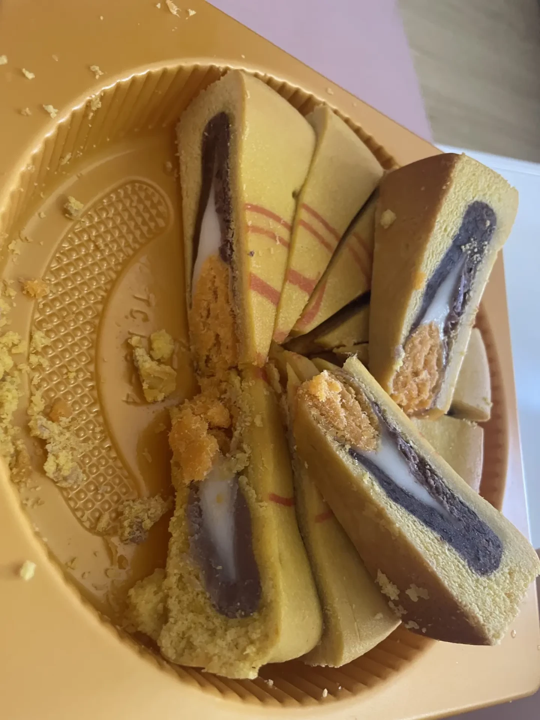 胖东来月饼全上架了,先火的却是一篇800多赞的“缩水”争议帖:找代购下单前,先算这三笔账