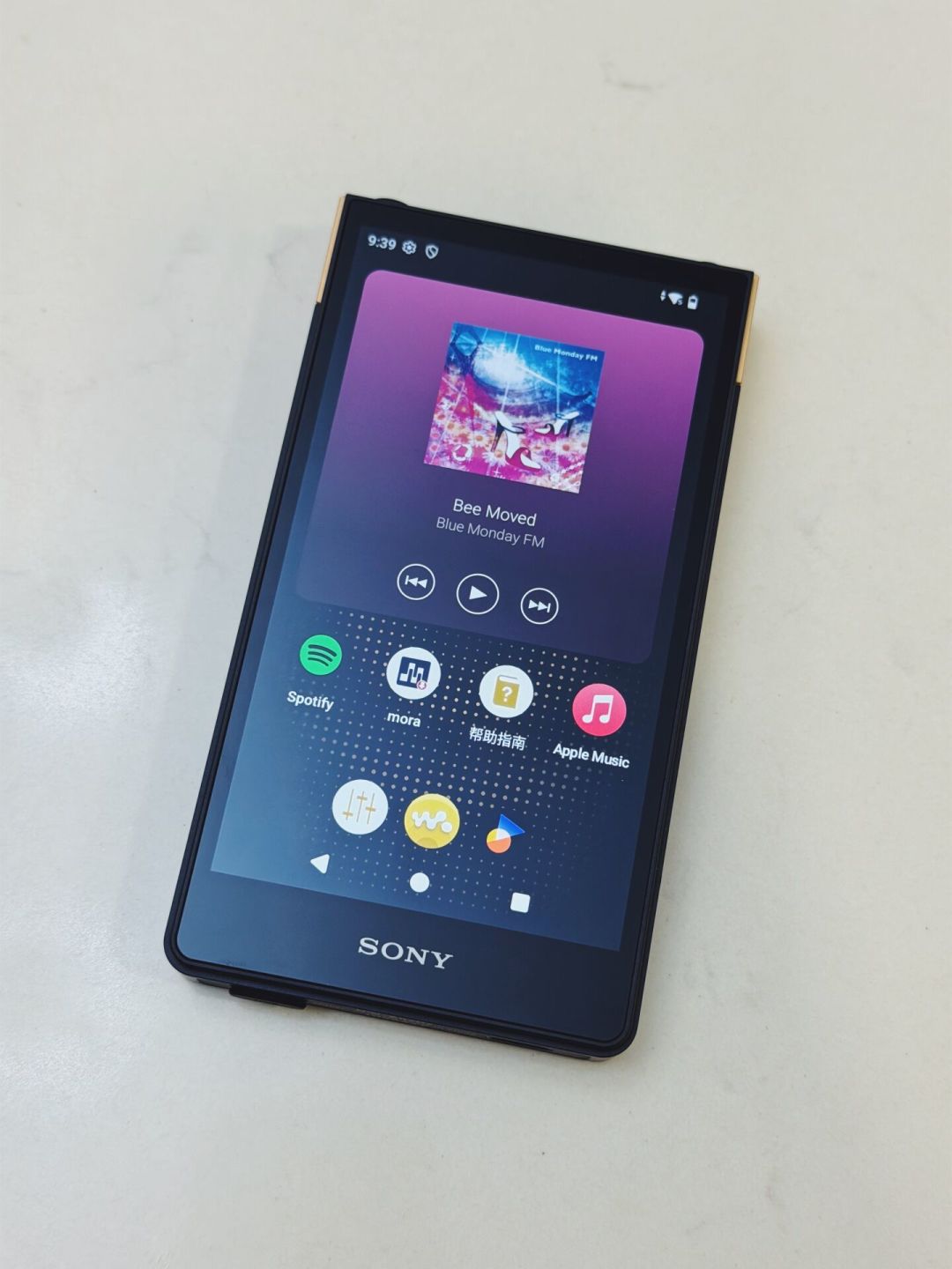 朋友送我一台10年前的索尼Walkman,2026年还值得听吗?四道坎三个出口,先算清成本再翻抽屉