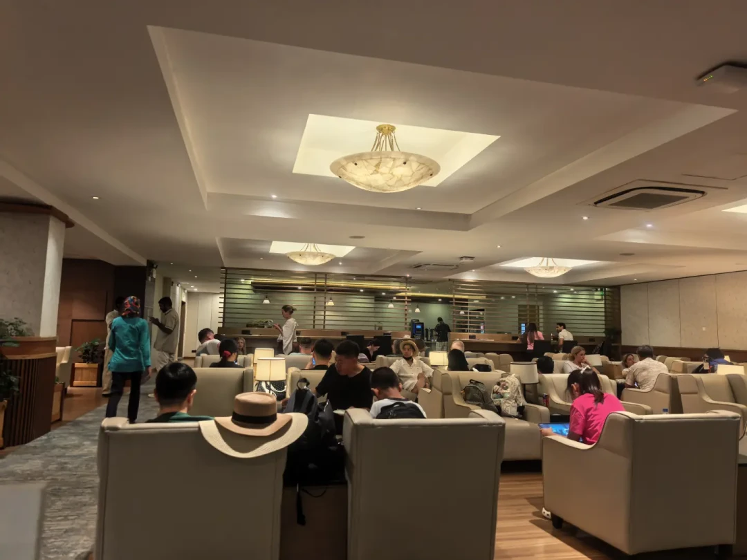 马尔代夫暴雨滞留红黑榜:有的岛免费延住管饭,有的岛让客人半夜自费上游艇,中秋国庆订水飞岛前先看看