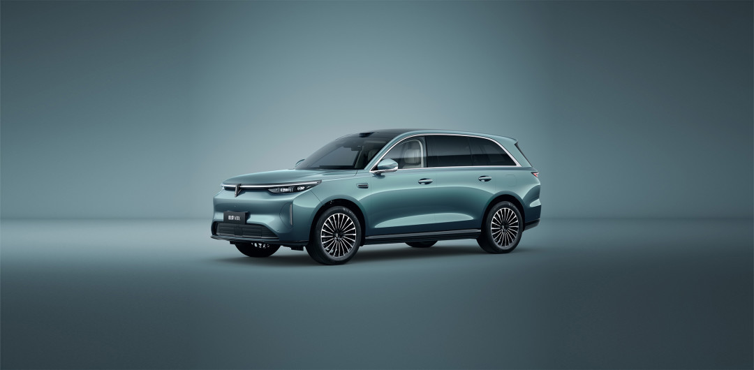 V8X上市22.68万起，却被自家长城H10截胡：顶配只差3000块，三个问题定答案，成都车展同馆对挑