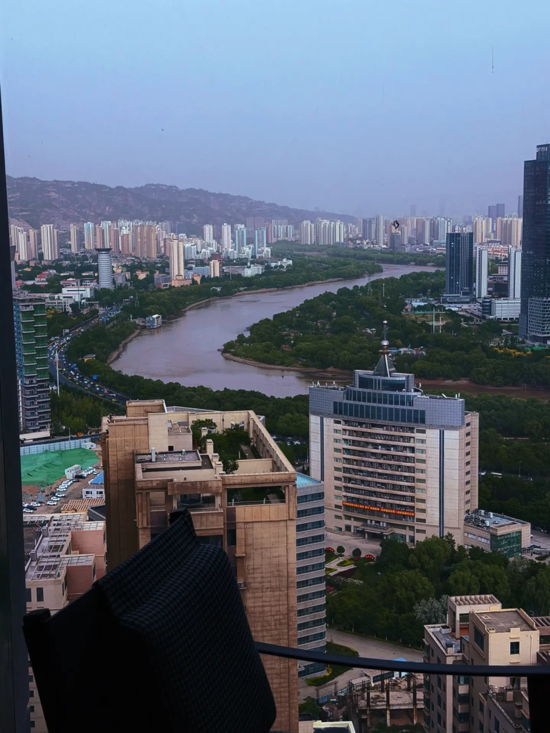 厦门青旅床位涨到260多,上海却277元含双早:翻了全网几十条实测,整理出这份“国庆酒店不涨价城市”名单