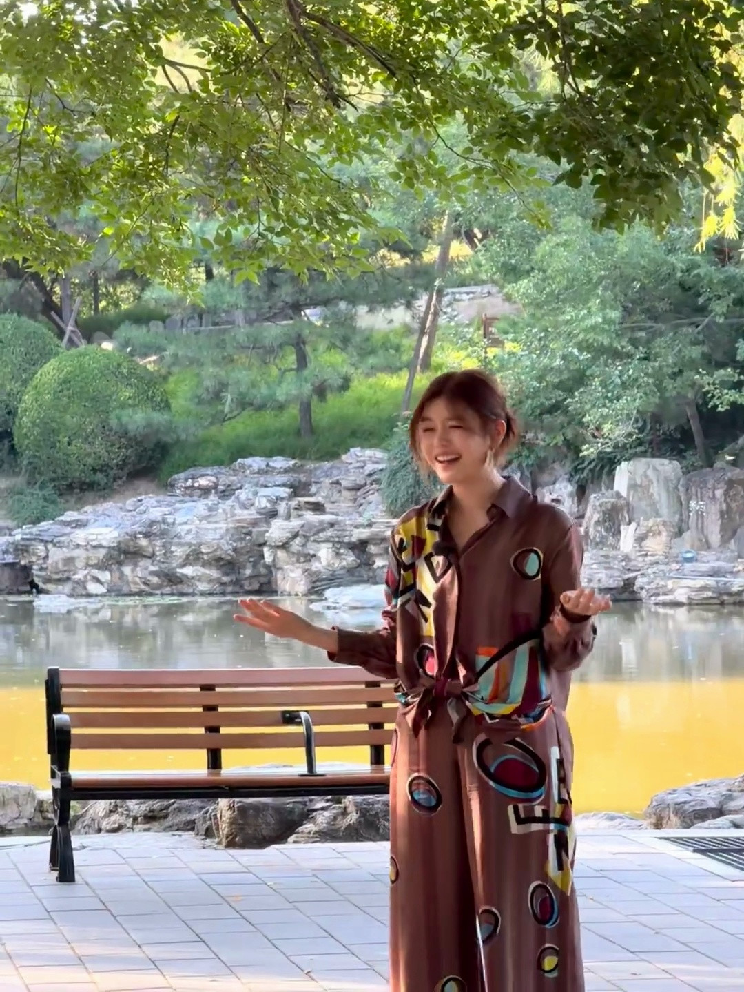 催婚综艺自己宣布不催婚了:《我家那闺女2026》23日开播,六位常驻五位浪姐,这顿“团建饭”值不值得吃