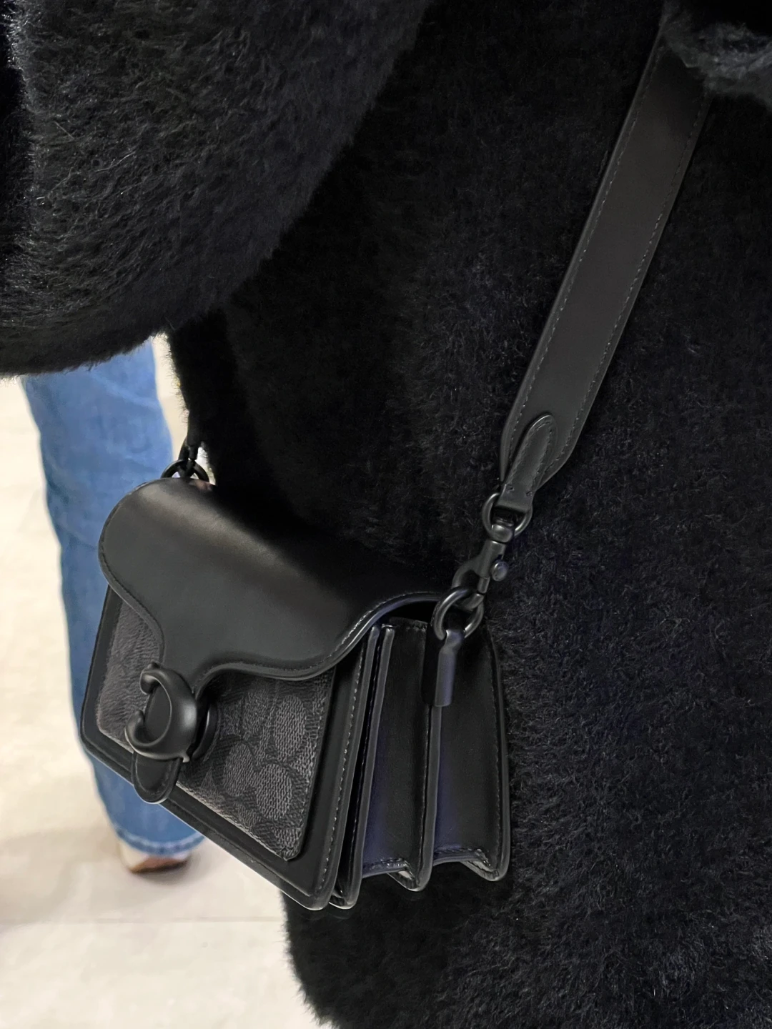 Coach业绩大涨24%，股价却单日跌16.55%：这份财报里藏着“包要变贵”的三个信号，买前先看