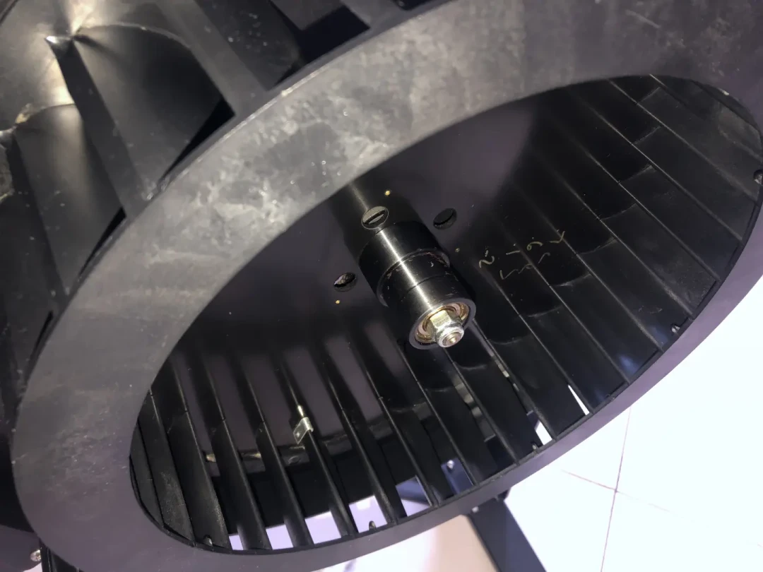 HYROX报名费涨到799元仍秒罄：8个站点里，只有划船机这1000米能在家提前“补课”