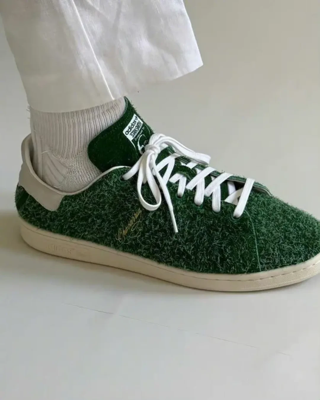 899元卖断货到奥莱清仓：阿迪想救回Stan Smith，两百多还能入手，窗口期不长了