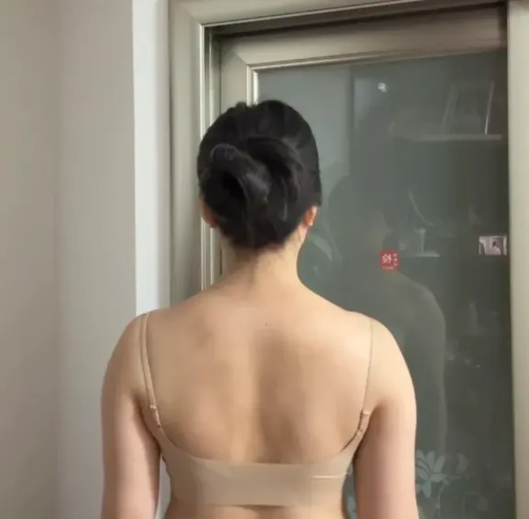 瘦肩针的种草帖和后悔帖，高峰期是同一拨：刷完小红书热门帖，建议你先搞清3件事
