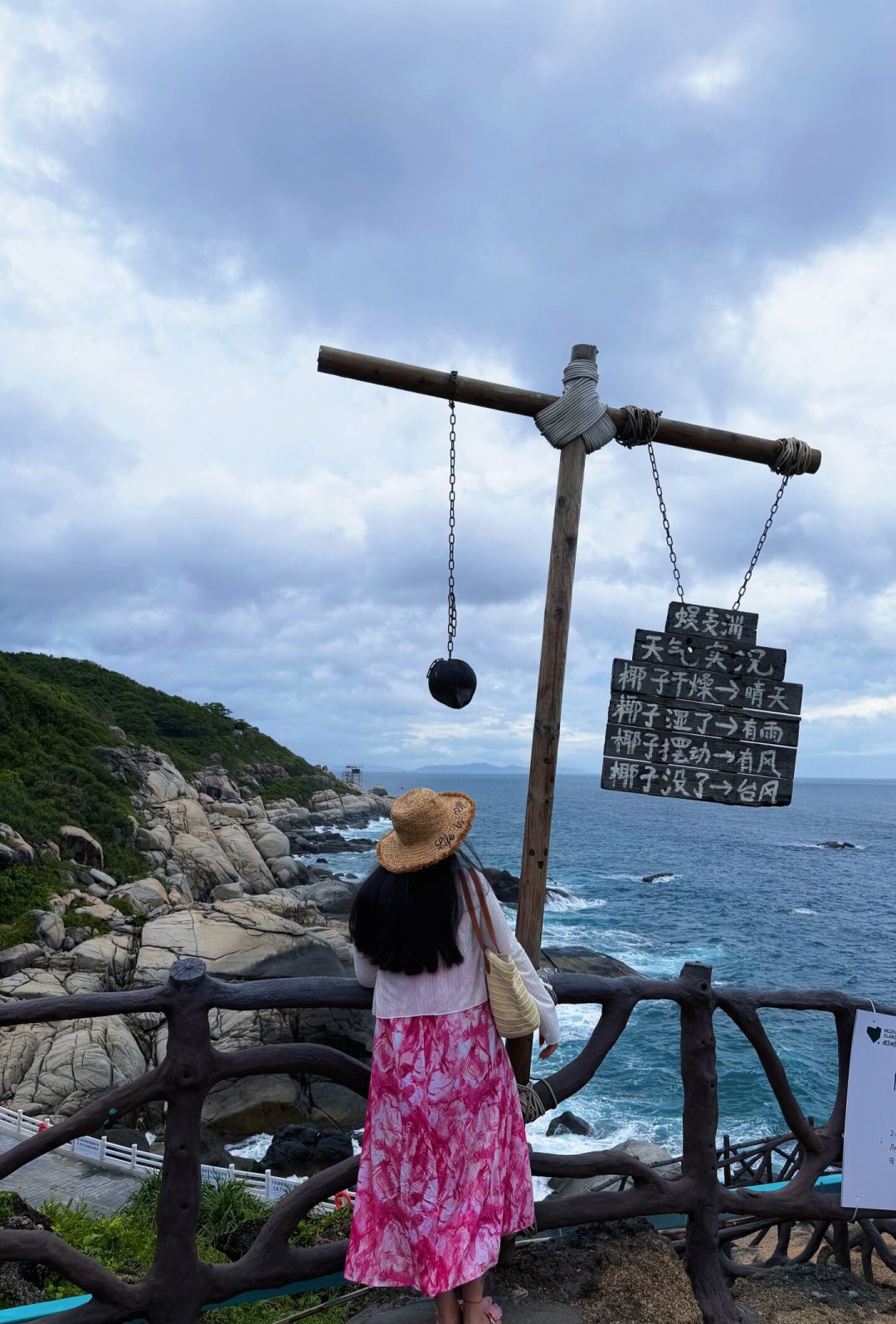 琼州海峡刚停航,已有人盯上9月的三亚特价票:淡季便宜一半,但正值台风季,这波怎么赌不亏