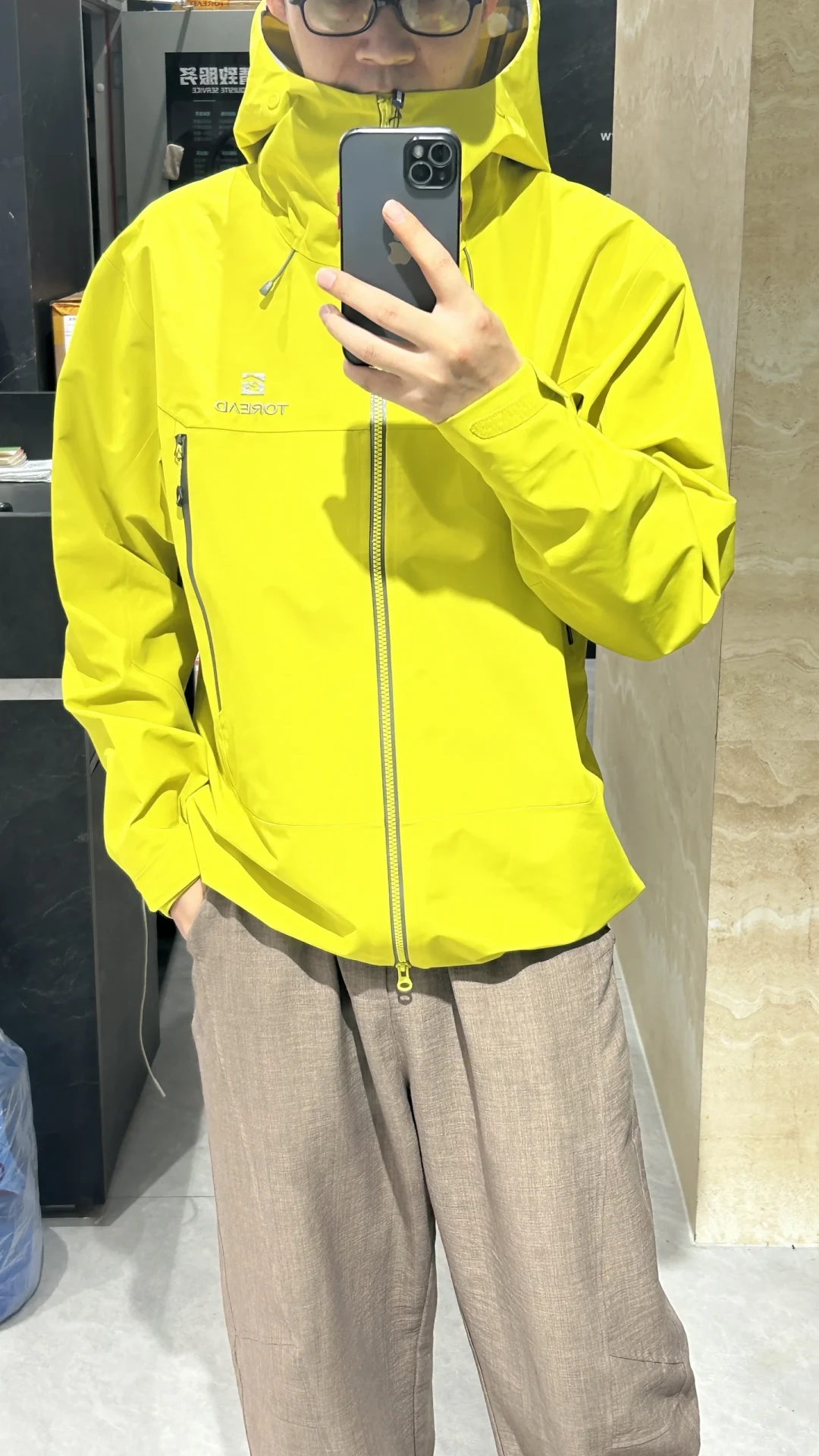 探路者今天放出黄景瑜秋冬大片,四件“代言人同款”全是新品:把定位和8月价格带对完,城市通勤该买哪件、该等哪件就清楚了