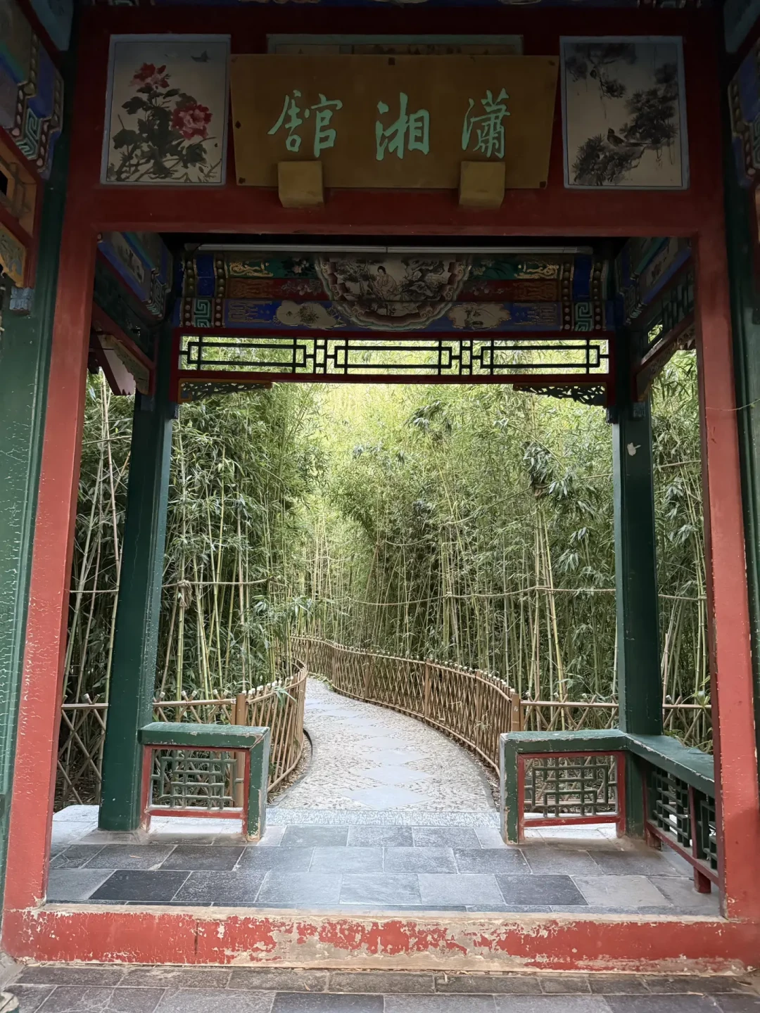贾母怒骂王夫人“暗地里盘算我”,满屋子人不敢吭声:第46回这一幕,三派吵到今天
