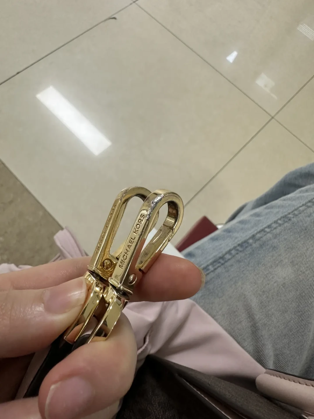《我的MK舍不得背，放柜子里放坏了》：翻了40多篇坏包帖，掉皮、融化、油边的原因搞清楚了，修还是扔的账也算好了