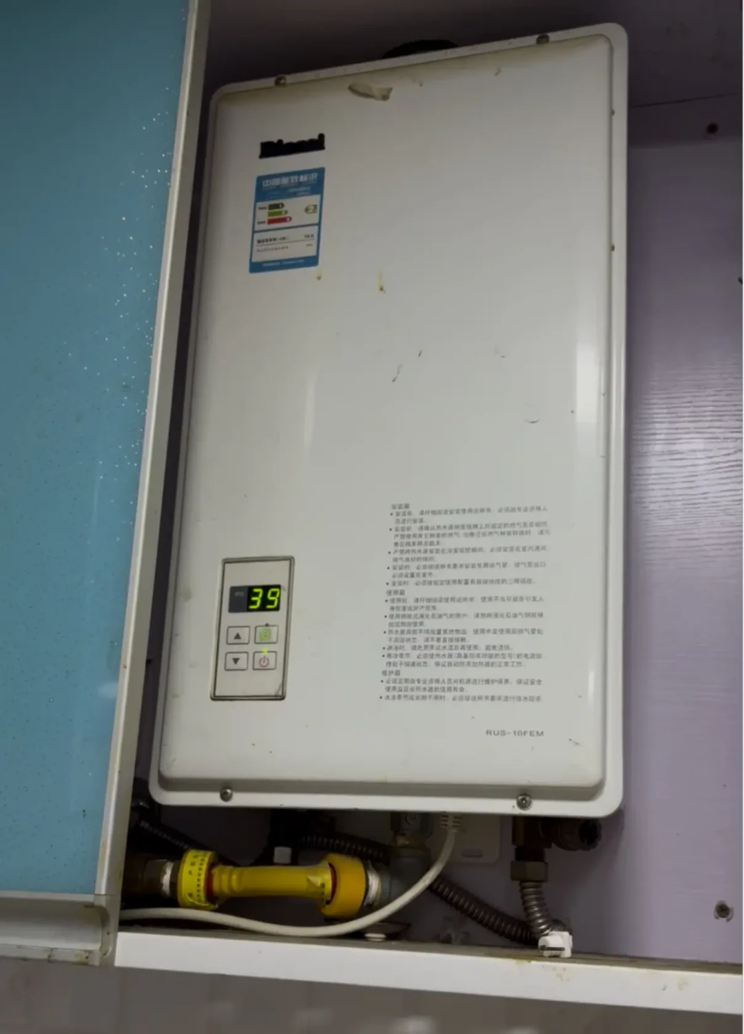 三伏天洗澡像打仗?林内老热水器夏天出水烫、兑冷水就熄火,翻完3个真实求助帖,我把解法按花钱多少排了个序