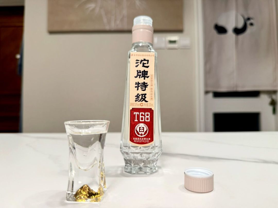 舍得中报净利跌67%,逆势增长全靠这瓶40多块的酒:货架上三瓶沱牌T68,哪瓶才是真