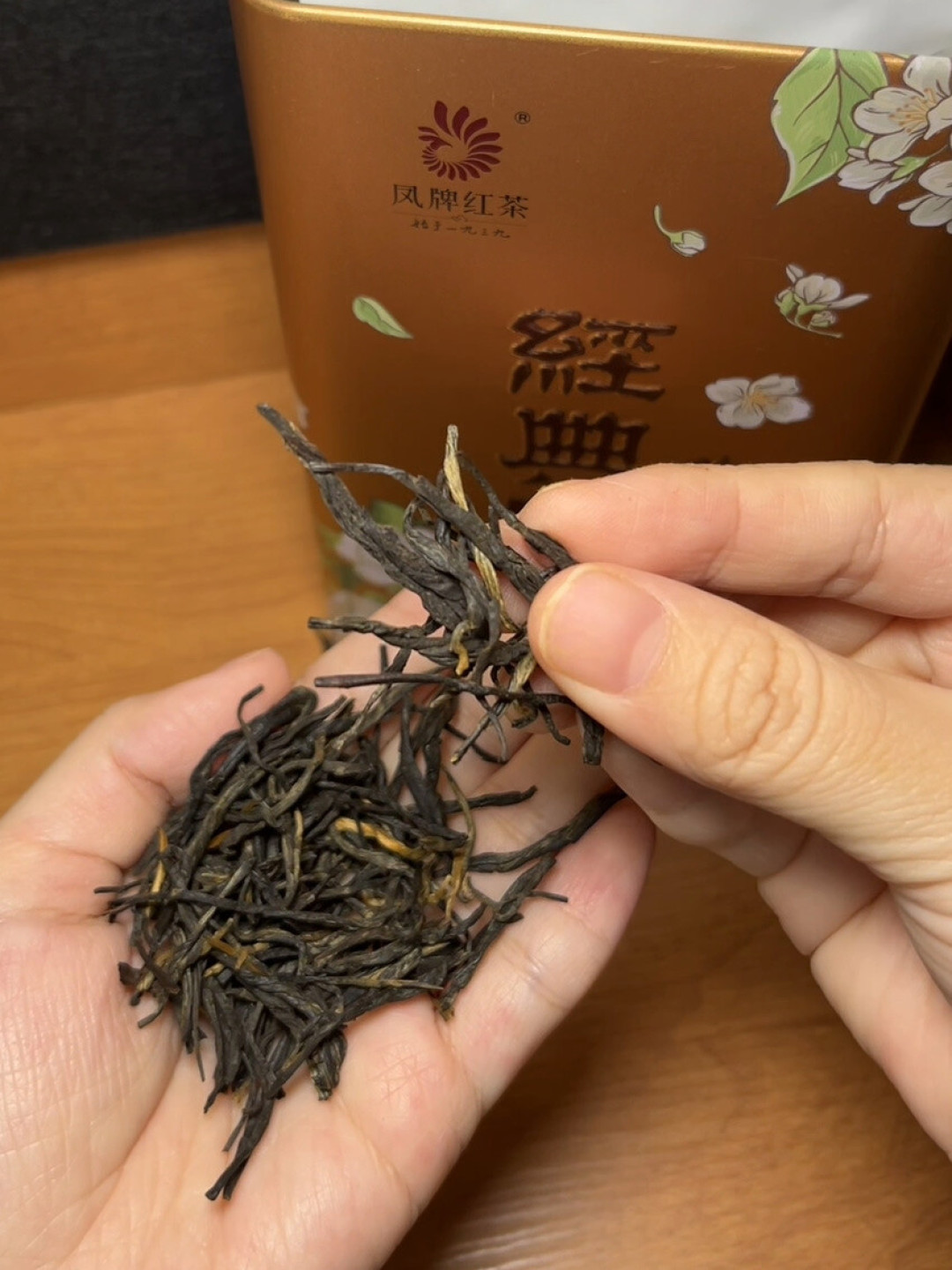 凤牌经典58别光泡着喝了:做成红茶拿铁一杯6块出头,风味能顶15块的茶饮