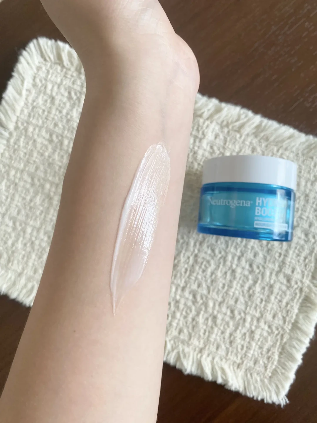 晒伤红脸、健身红脸、空调房鼻子起皮:为什么这罐百元露得清成了夏天的“急救粮”