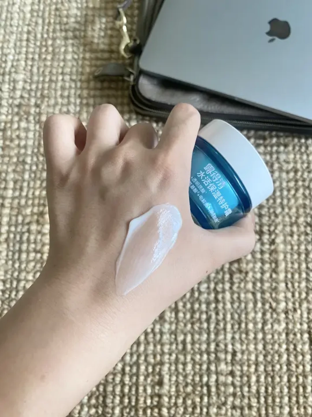 晒伤红脸、健身红脸、空调房鼻子起皮:为什么这罐百元露得清成了夏天的“急救粮”