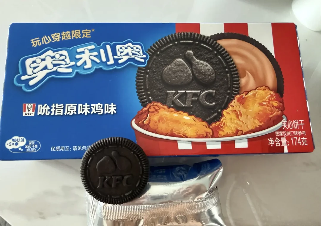 炸鸡味奥利奥上架20天，首批试吃吵成两派：8.9元试错不心疼，但8.28的汉堡先别急着冲