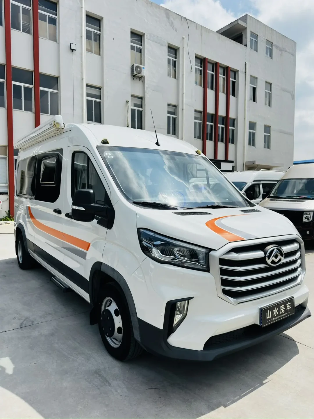 3.8万起、百万房车对半砍:床车爆火的年份,买房车还是改床车,我把账算清了
