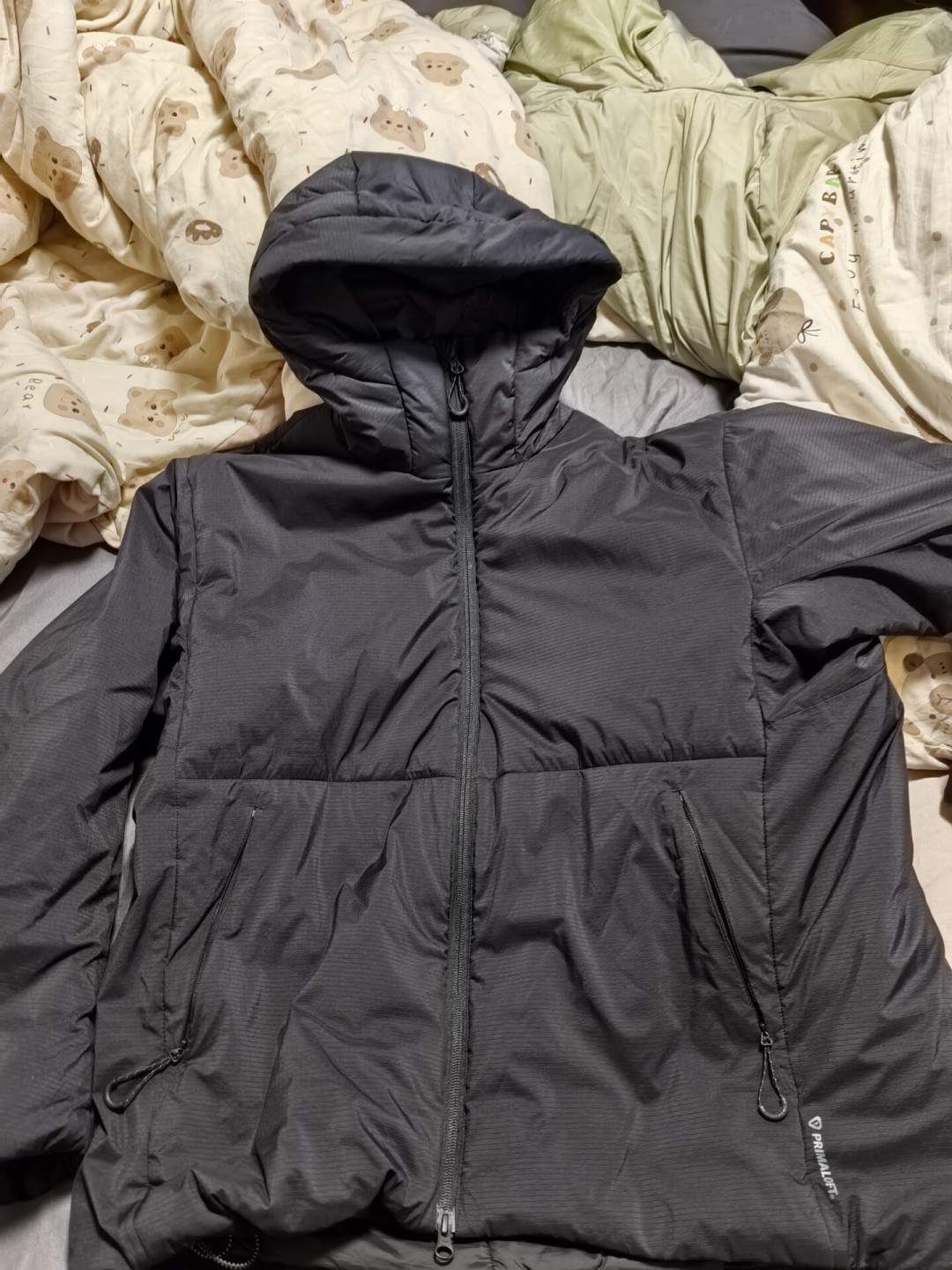 金标P棉棉服8月底反季摸底：华巍270到黑冰500，六个品牌的好价线一次说清