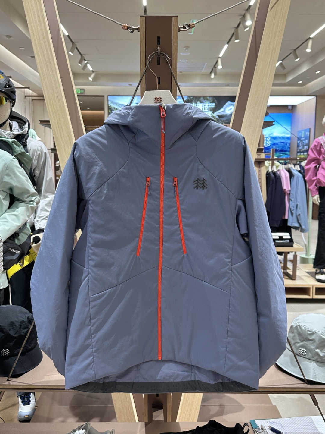 金标P棉棉服8月底反季摸底：华巍270到黑冰500，六个品牌的好价线一次说清