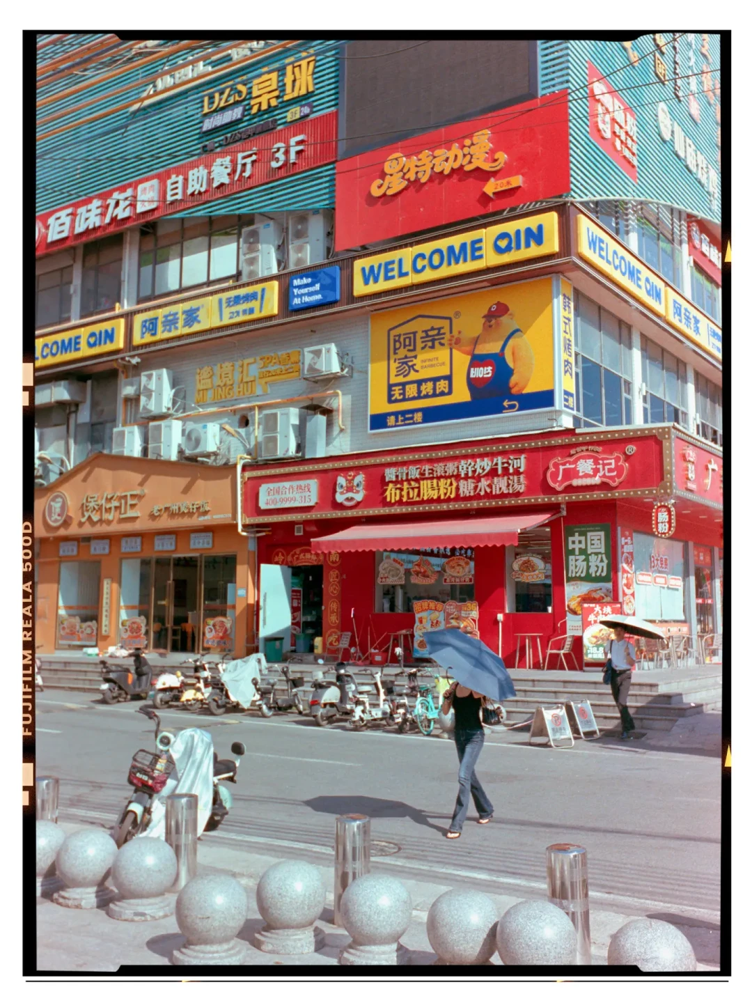柯达金回落到55元,Portra还守着140元:现在拍一卷胶片扫街到底花多少钱,三档路线全算清