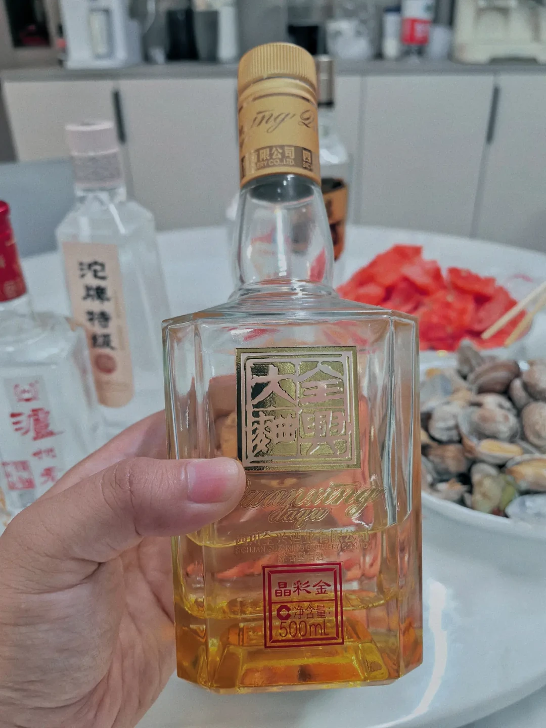 全兴大曲晶彩金到底值不值:翻了全网100多条真实喝评,我把好价线和三个争议说清楚