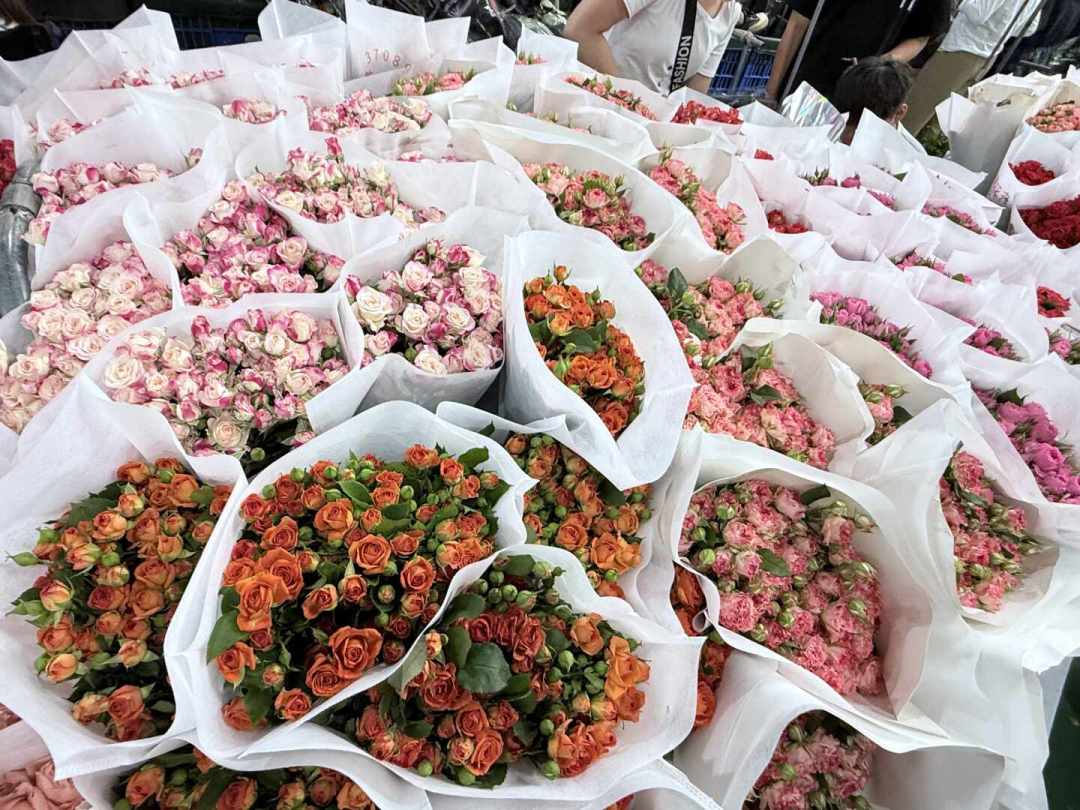 3朵百合卖388元、33朵到手烂14朵:翻完20多条七夕买花翻车帖,整理出四类坑和避坑路线