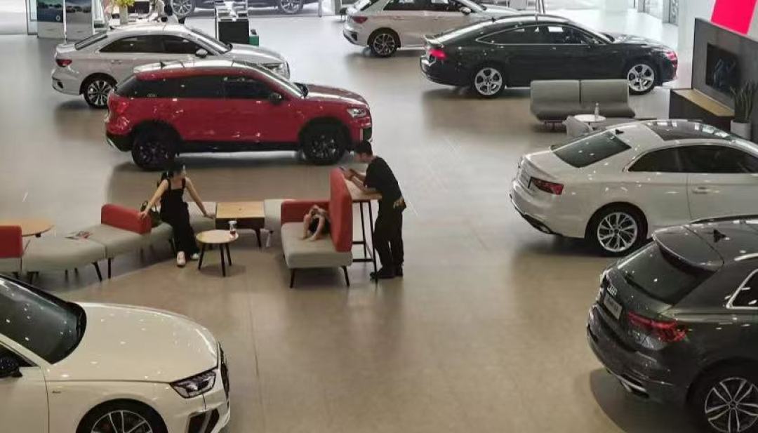 上半年卖了971万辆二手车,首次反超新车,但半年关了3万家店:抄底别急,三种车能买、两种要等、一种直接买新车
