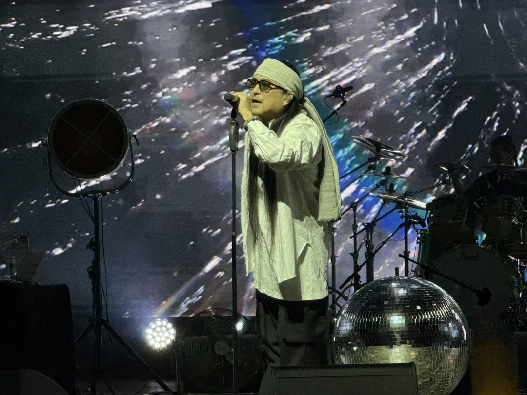 想现场听一次《直到世界尽头》?追原唱、蹲翻唱、去镰仓,三条路的预算和确定性完全不同