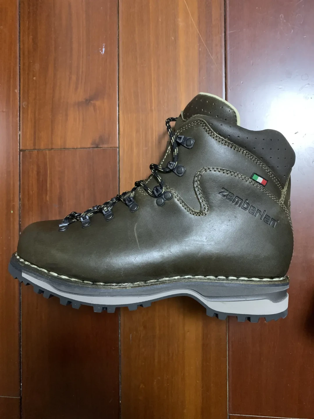 赞贝拉总买错码?翻了全网十几条真实上脚记录,1025/1030到底该买多大