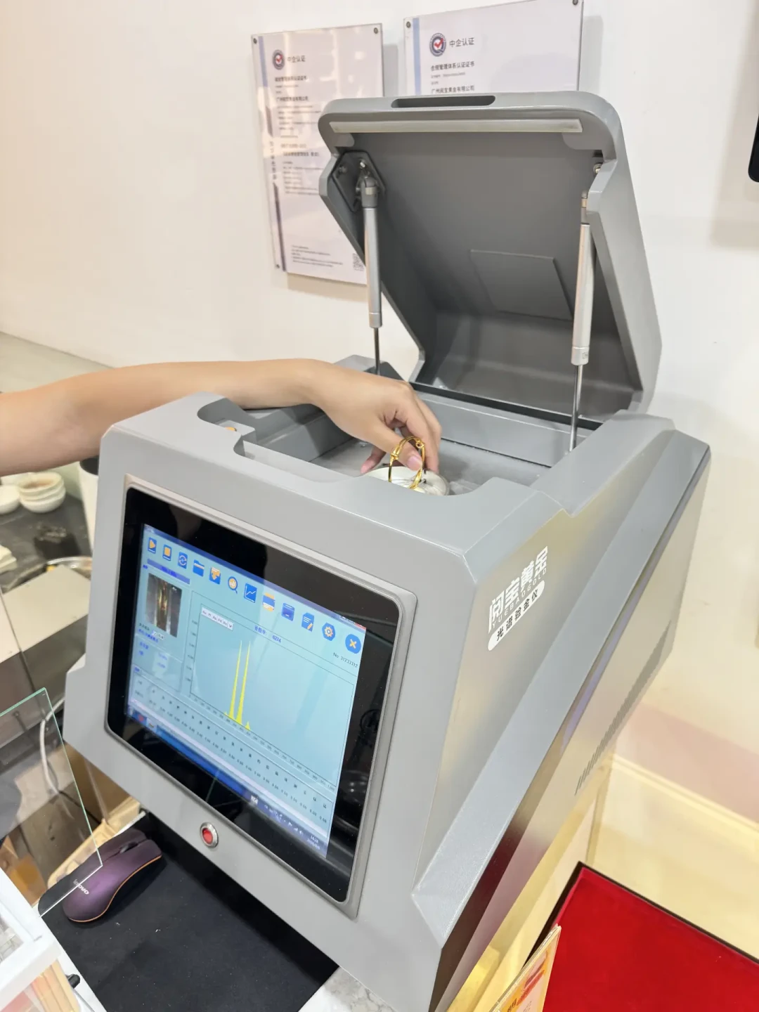 金价冲破4500美元，金饰涨到1359元/克：变现潮来了，报价高过972元的都是饵