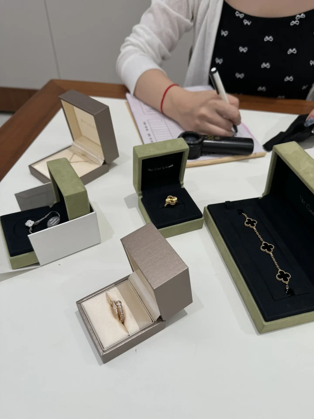 你的包被1万收走,转手挂1万3:看完8城二奢回收实录,才搞懂报价里的门道