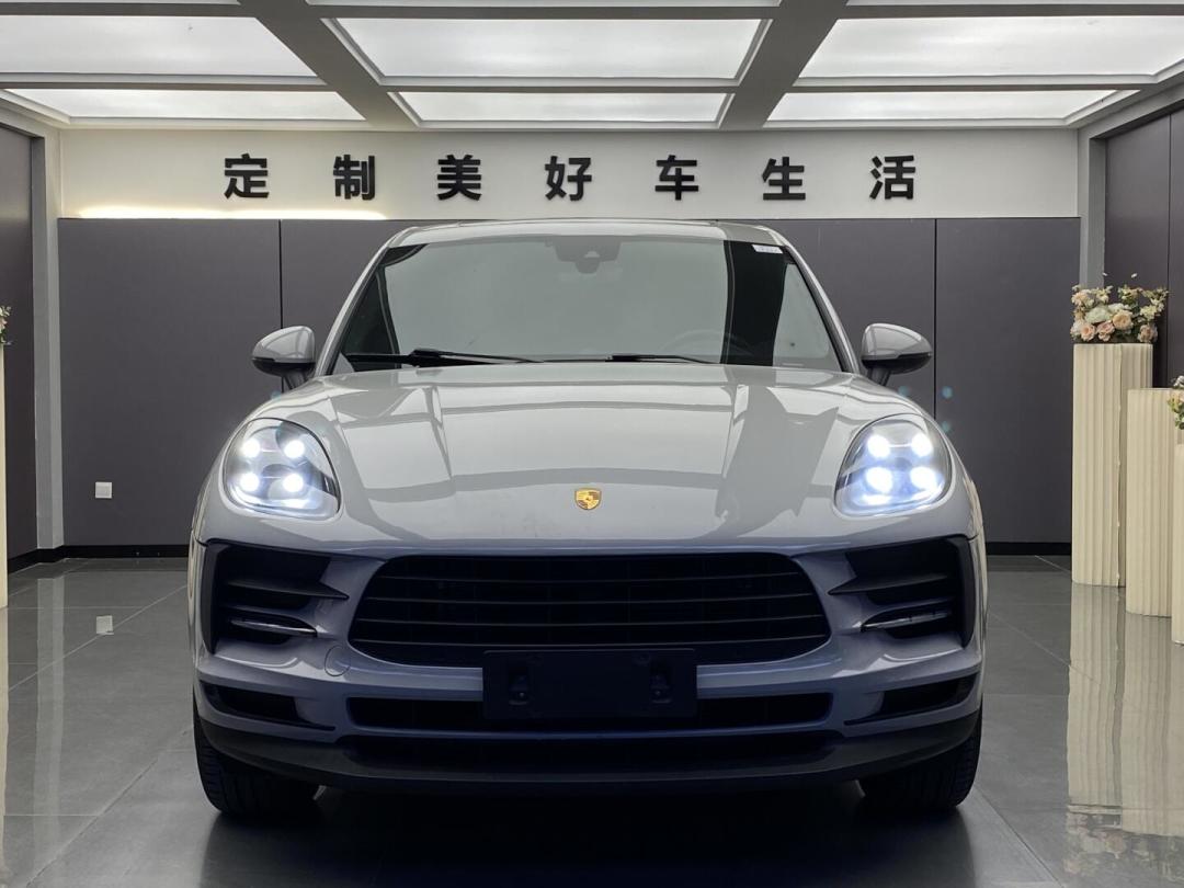 宾利卖26.8万、保时捷Macan跌到15万:二手豪车集体跳水,玩车人现在抄底是捡漏还是接雷?
