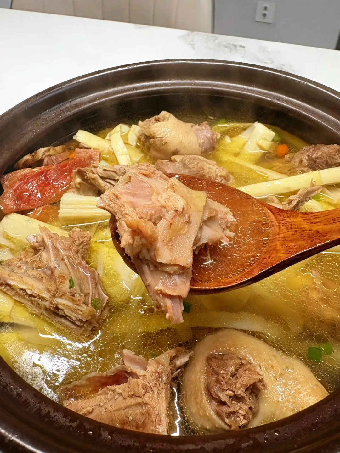 处暑还有2天,鸭子别买错:老鸭嫩鸭怎么选、三大流派怎么吃、料包值不值,一文说清