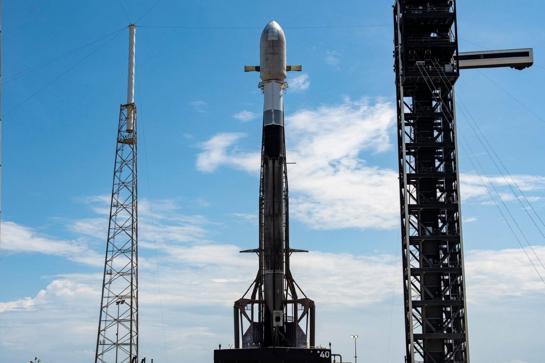 马斯克圆梦？巴菲特“入股”SpaceX刷屏背后：0.9%×4%=0.04%，一股都不是他买的，这作业抄不了
