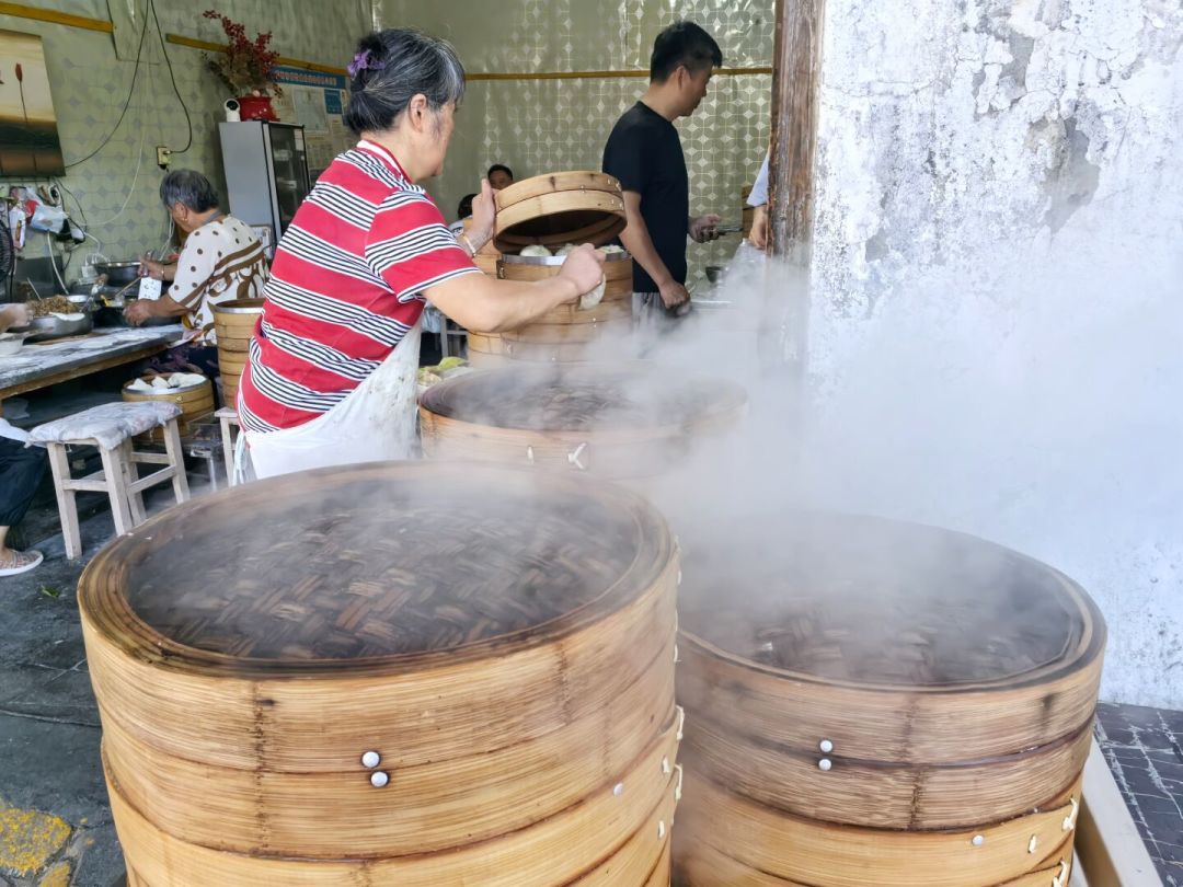 「跟着汪曾祺逛吃」火了：高邮“痛城”值得专程，昆明适合顺路，出发前先做这道选择题