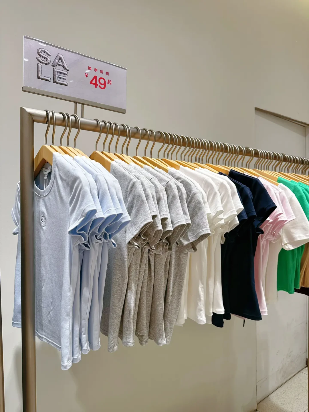UR初秋新品上了,但别急着原价买:把这套打折规律摸清楚,能省一半